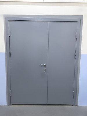 Дверь серого цвета Дверь серого цвета