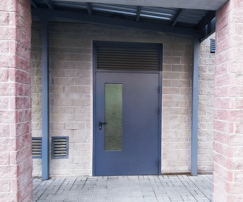 Остекленная с вентиляцией Остекленная с вентиляцией