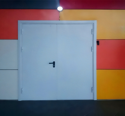 С двумя сплошными полотнами С двумя сплошными полотнами