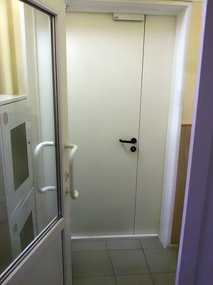 Полуторная дверь изнутри Полуторная дверь изнутри