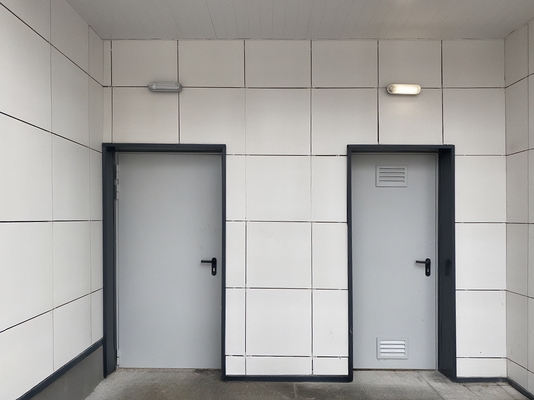 Со сплошным полотном и с вентиляцией Со сплошным полотном и с вентиляцией