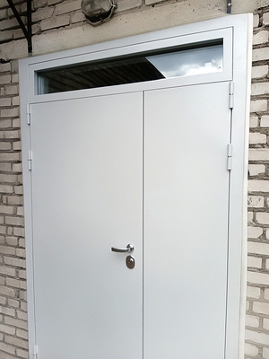 Дверь со стеклом сверху Дверь со стеклом сверху