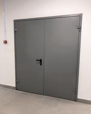 Огнеупорная распашная дверь Огнеупорная распашная дверь