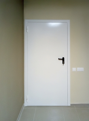 Белая однопольная дверь Белая однопольная дверь