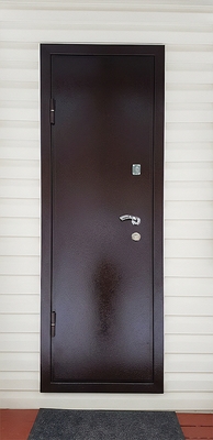 Узкая стальная дверь