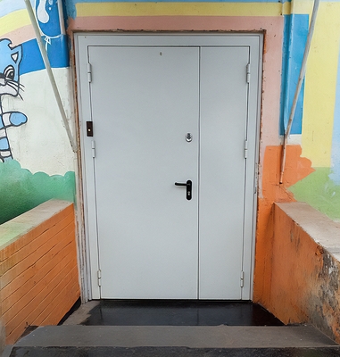 Уличная противопожарная дверь Уличная противопожарная дверь