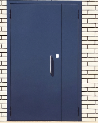 Полуторная дверь с ручкой-скобой Полуторная дверь с ручкой-скобой