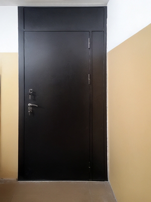 Дверь в тамбурное помещение Дверь в тамбурное помещение
