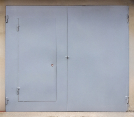 Ворота серого цвета в гараж Ворота серого цвета в гараж