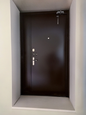 Полуторная дверь с обратной стороны Полуторная дверь с обратной стороны