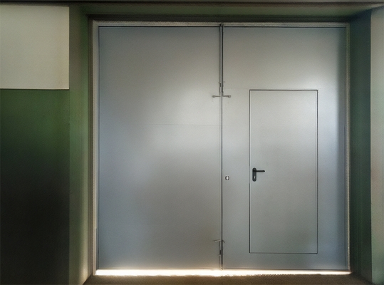 Огнеупорные ворота с дверью Огнеупорные ворота с дверью