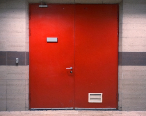 Красная двупольная дверь Красная двупольная дверь