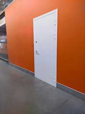 Белая техническая дверь Белая техническая дверь