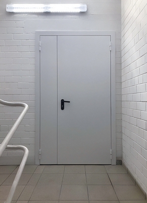 Дверь в офисном центре Дверь в офисном центре