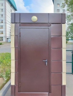 Однопольная дверь коричневого цвета Однопольная дверь коричневого цвета