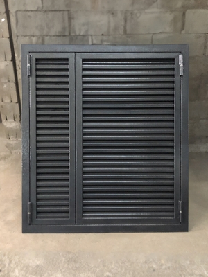 Полуторастворчатые серые ставни