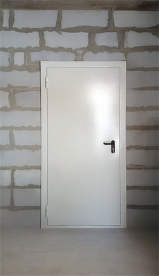 Установленная огнестойкая дверь Установленная огнестойкая дверь